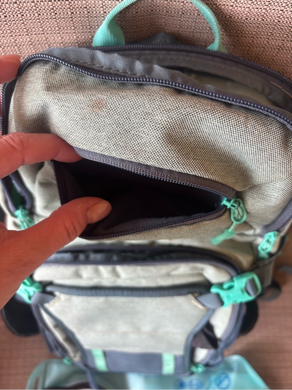 Dakine Women’s Green Canvas Backpack with Teal Accents 14 liter - Picture 9 of 15